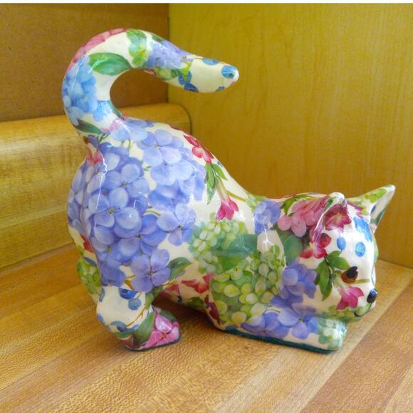 Vtg Porcelain Patchworks Cat Figurine Joan Baker Designs Kitten Summer Bouquet - Picture 1 of 7